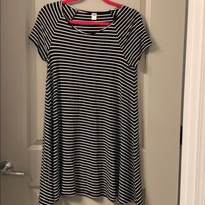 Old navy black and white stripe short sleeve dress